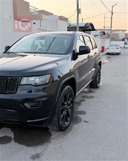 جیپ گراند شیرۆکی